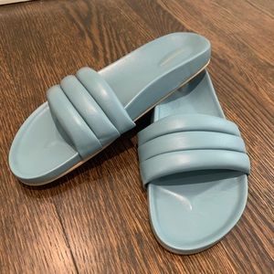 Beatrice Valenzuela Sandalia slides, Size 9, in Peninsula Blue, never been worn